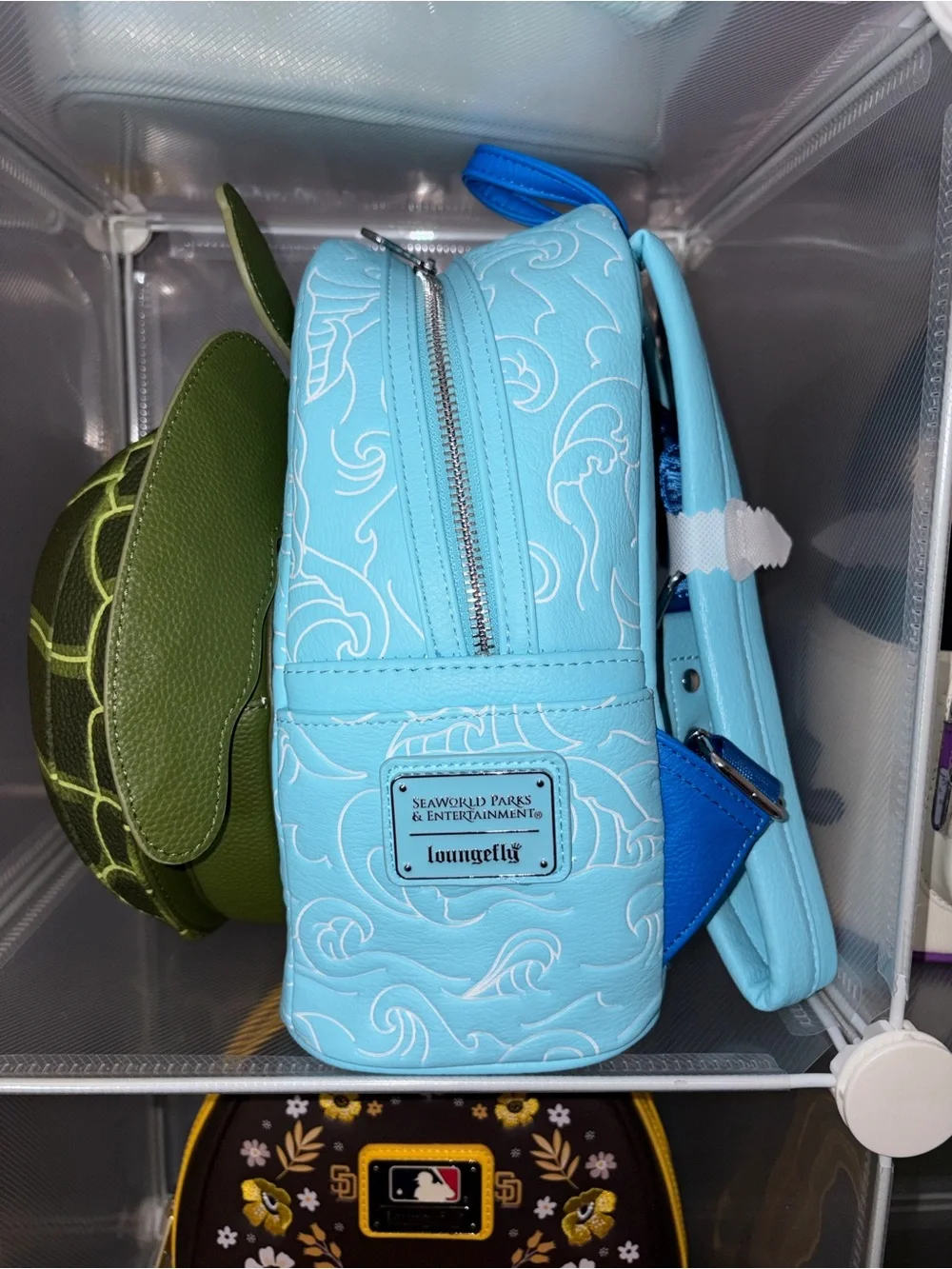 NWT Sea World Exclusive Loungefly Sea Tuttle